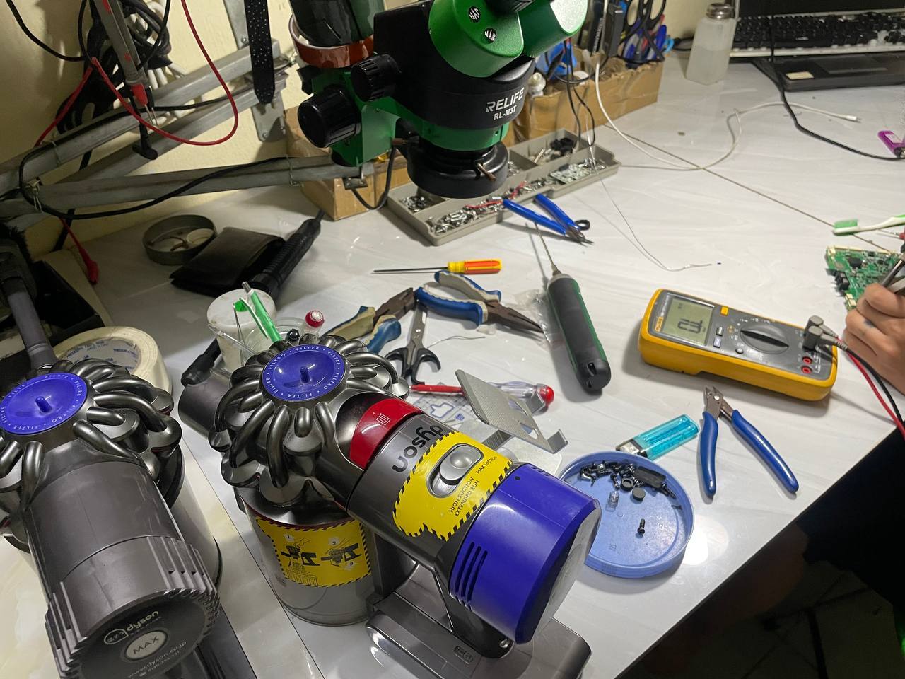 Máy hút bụi cầm tay Dyson